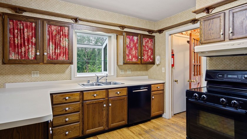 This is your chance to own a meticulously well cared for home on - photo 16