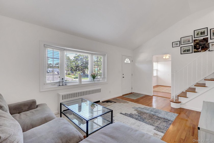 Welcome to this beautifully maintained 3-bedroom, 2-bath - photo 3