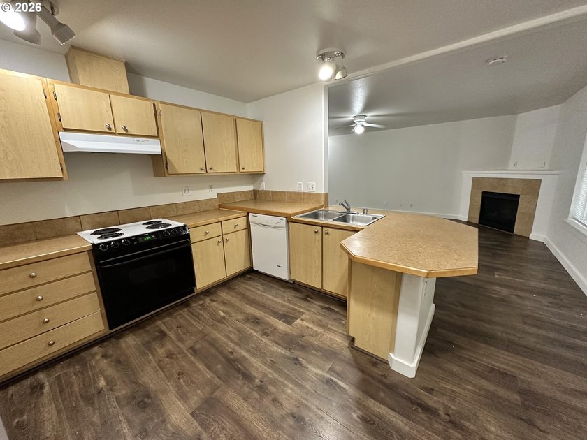 VA approved condo. Two bedroom one bath ground level condo with - photo 6