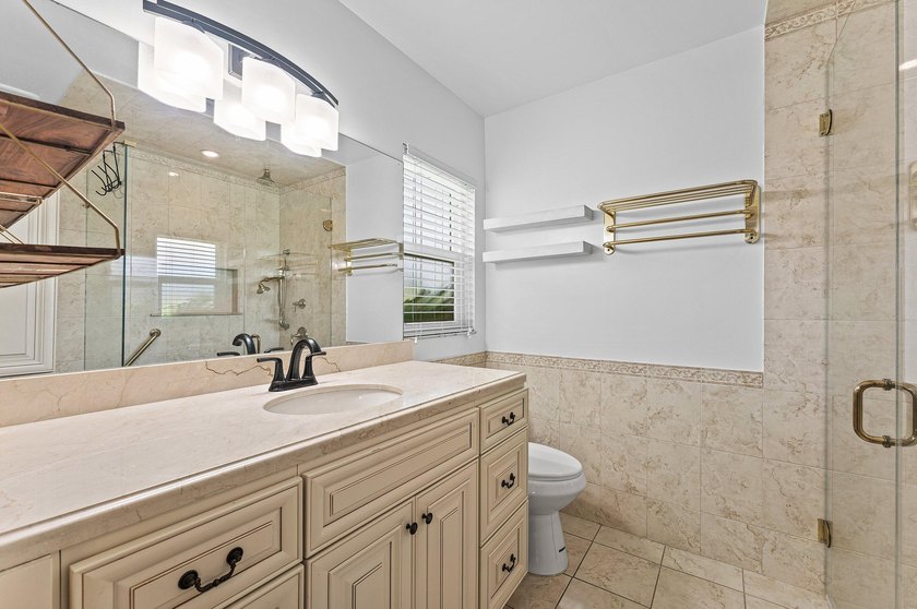 Bright, immaculate, 2- bedroom, 2-bath villa is the perfect - photo 17