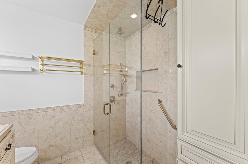 Bright, immaculate, 2- bedroom, 2-bath villa is the perfect - photo 18