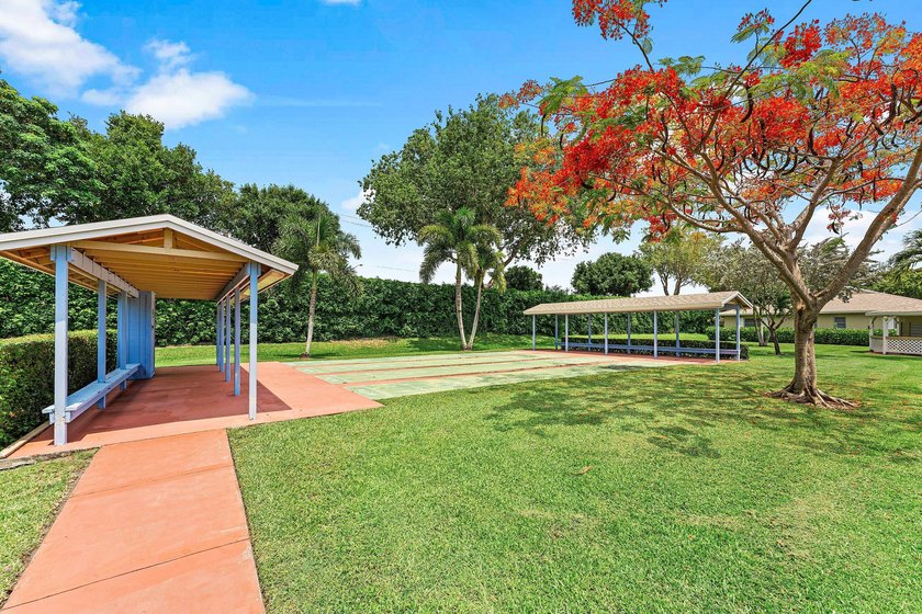 Bright, immaculate, 2- bedroom, 2-bath villa is the perfect - photo 31
