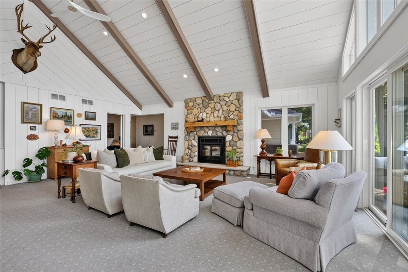 Like-new, extensively remodeled Long Lake retreat with - photo 15