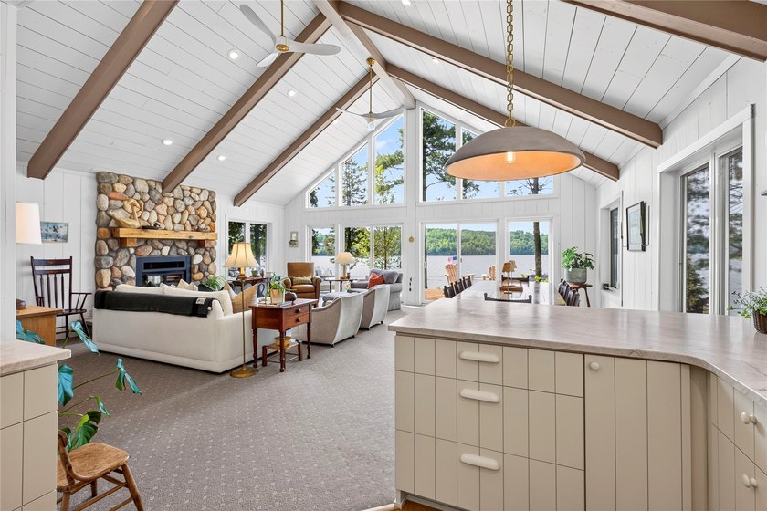 Like-new, extensively remodeled Long Lake retreat with - photo 20