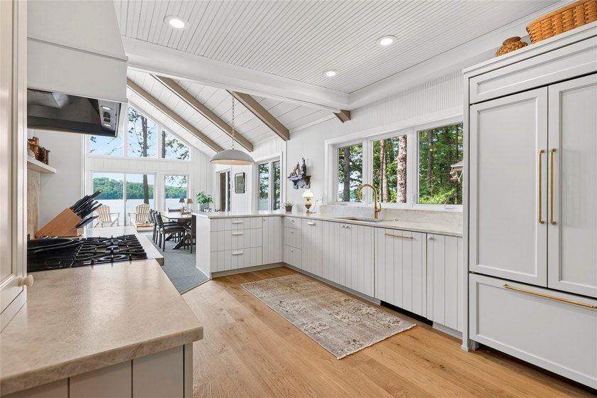 Like-new, extensively remodeled Long Lake retreat with - photo 22