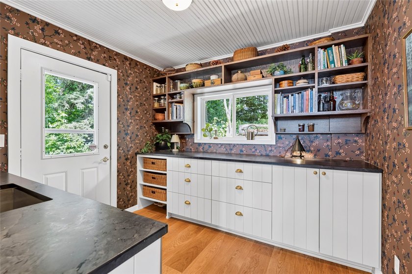 Like-new, extensively remodeled Long Lake retreat with - photo 23