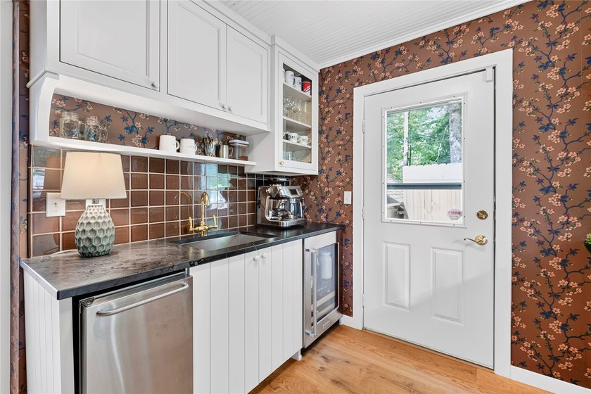 Like-new, extensively remodeled Long Lake retreat with - photo 24