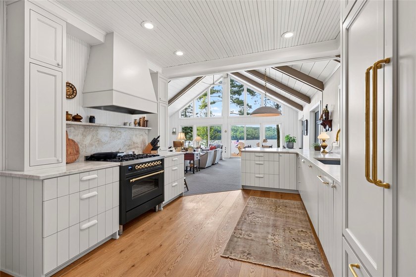 Like-new, extensively remodeled Long Lake retreat with - photo 25