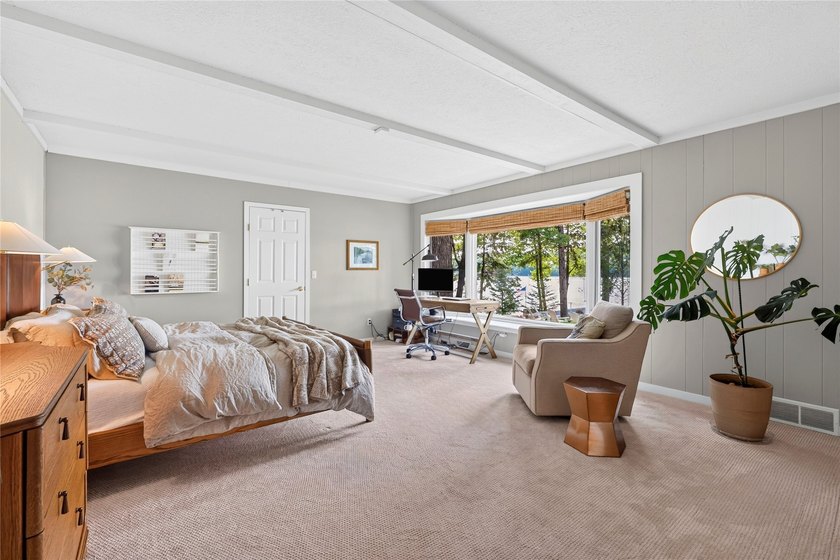 Like-new, extensively remodeled Long Lake retreat with - photo 26