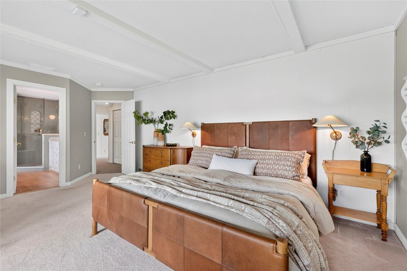 Like-new, extensively remodeled Long Lake retreat with - photo 28