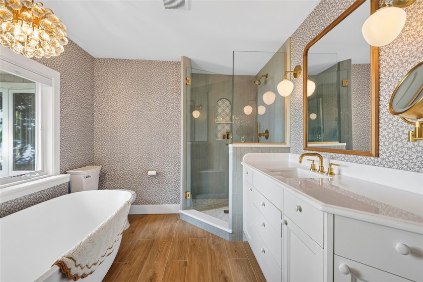 Like-new, extensively remodeled Long Lake retreat with - photo 29