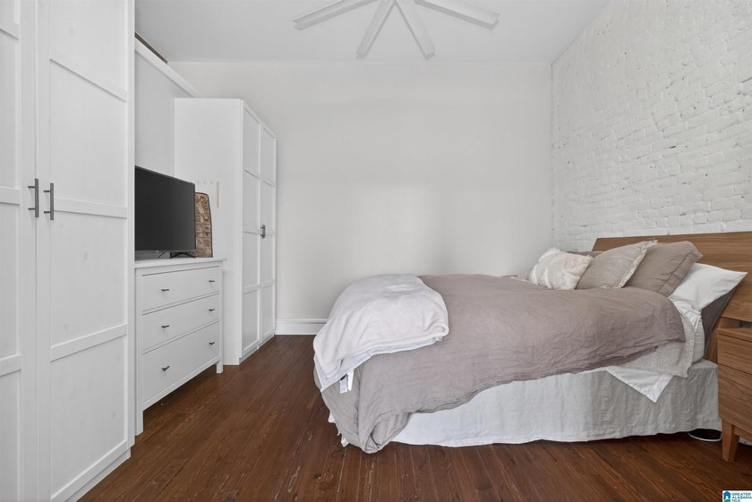 Experience true downtown loft living in the heart of - photo 30