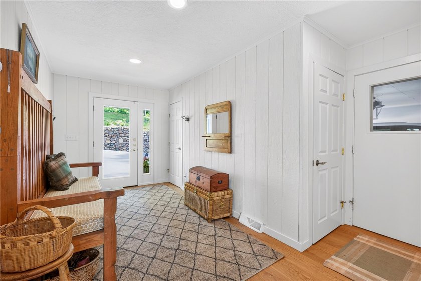 Like-new, extensively remodeled Long Lake retreat with - photo 30