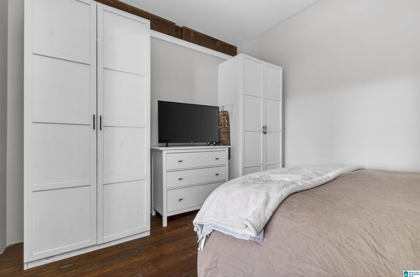 Experience true downtown loft living in the heart of - photo 31