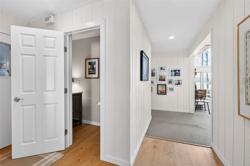Like-new, extensively remodeled Long Lake retreat with - photo 31