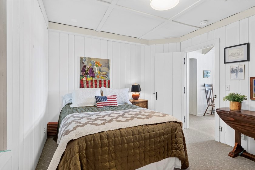Like-new, extensively remodeled Long Lake retreat with - photo 33