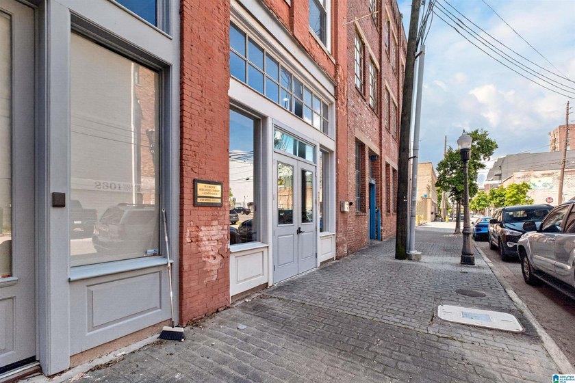 Experience true downtown loft living in the heart of - photo 35
