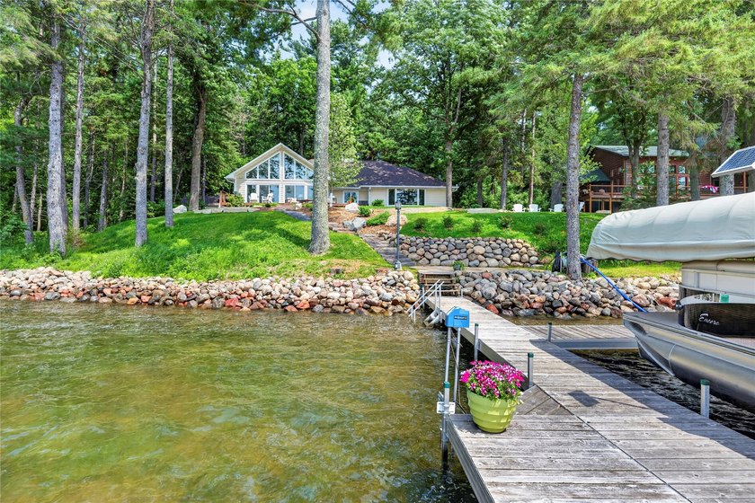 Like-new, extensively remodeled Long Lake retreat with - photo 41