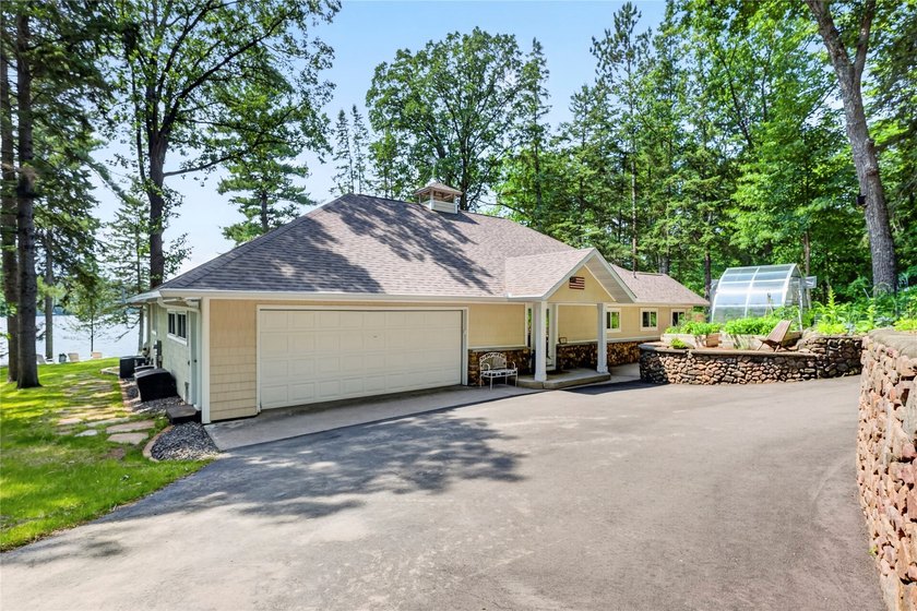 Like-new, extensively remodeled Long Lake retreat with - photo 44