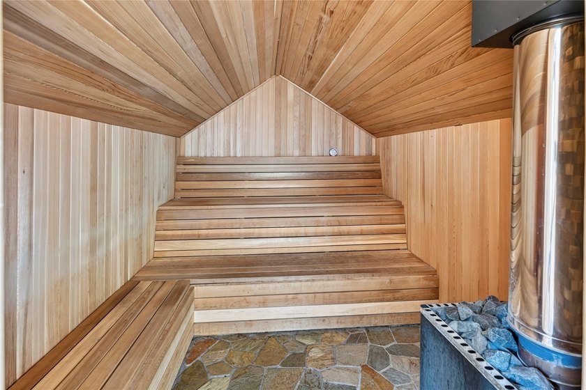 Like-new, extensively remodeled Long Lake retreat with - photo 47