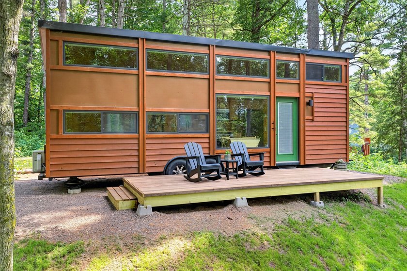 Like-new, extensively remodeled Long Lake retreat with - photo 49