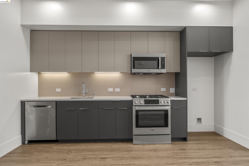 Stunning two bedroom and two bathroom Brand-New Construction in - photo 4