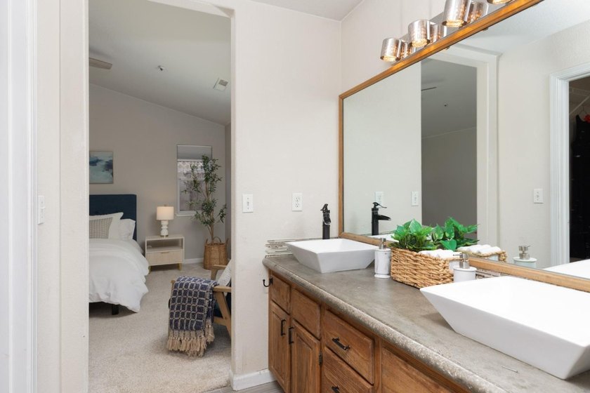 Tucked away on a quiet private cul-de-sac in the heart of Live - photo 22
