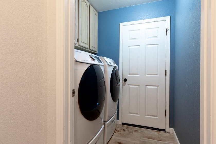 Tucked away on a quiet private cul-de-sac in the heart of Live - photo 27