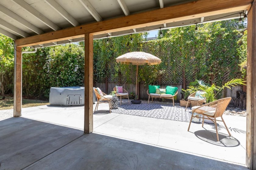 Tucked away on a quiet private cul-de-sac in the heart of Live - photo 28