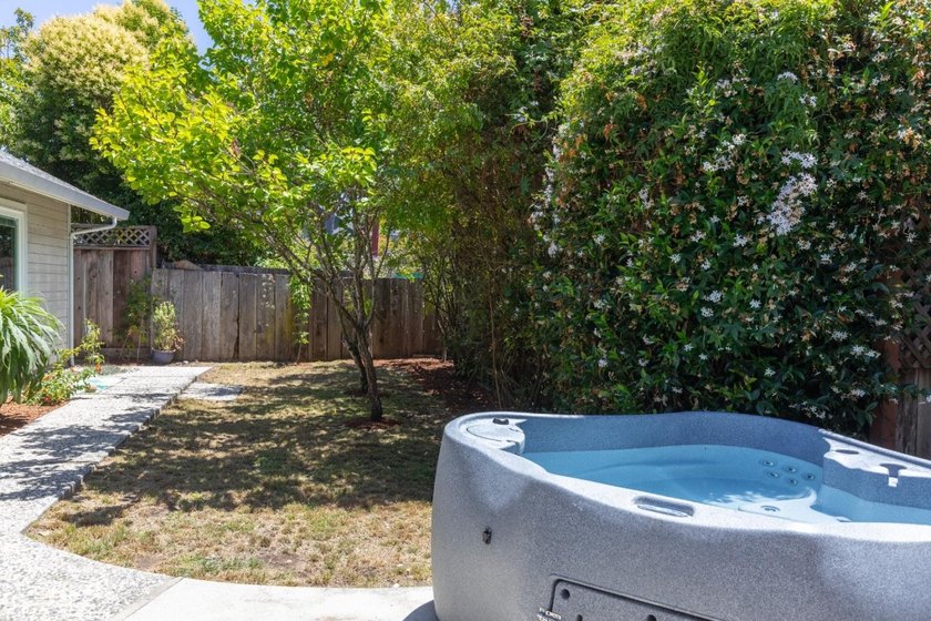 Tucked away on a quiet private cul-de-sac in the heart of Live - photo 30