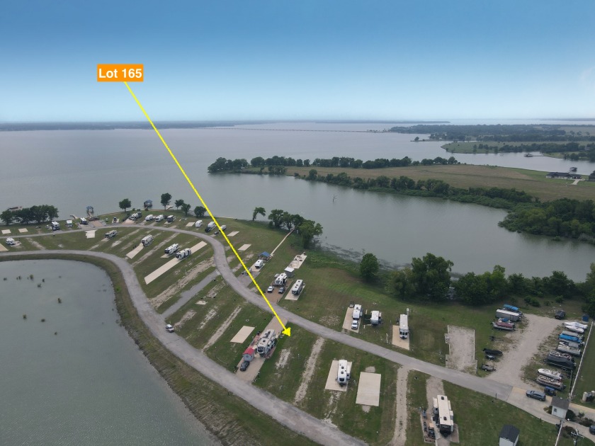 Waterfront 3,311sq ft in Peninsula Point - photo 17