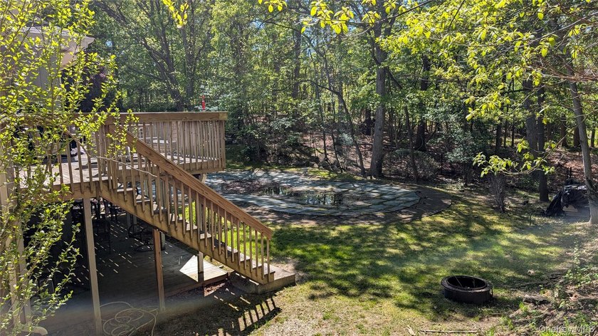Set on a private 0.93-acre lot in the highly desirable Oak Hill - photo 4