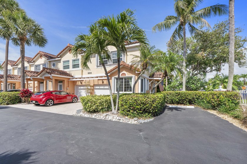 RARELY available end unit townhome with lots of privacy, a - photo 3