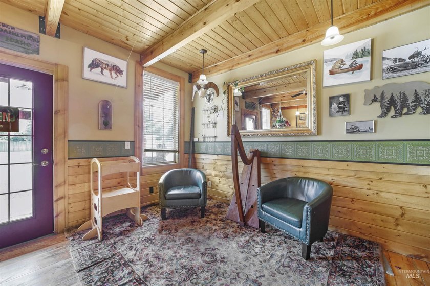 The Bear Bottom Inn is a fully equipped restaurant bar with - photo 15