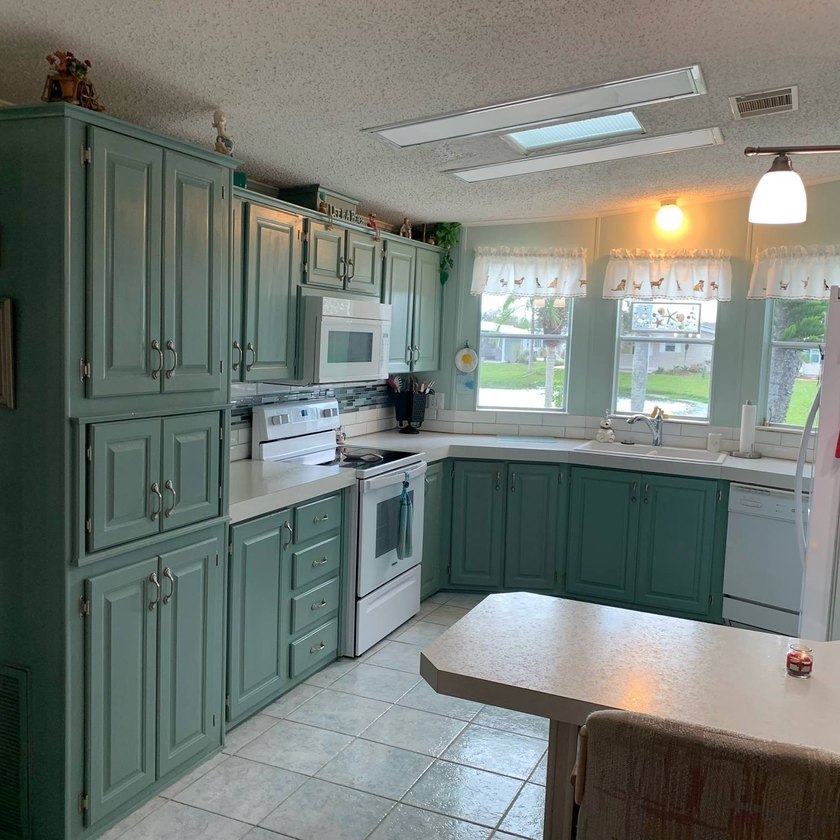PRICE IMPROVEMENT!!! Beautifully Furnished 2 Bedroom, 2 Bath - photo 16