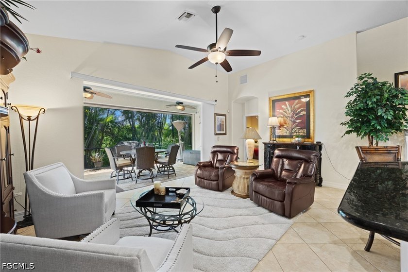 Welcome to this beautifully upgraded 4 bedroom + den, 3 bath - photo 6