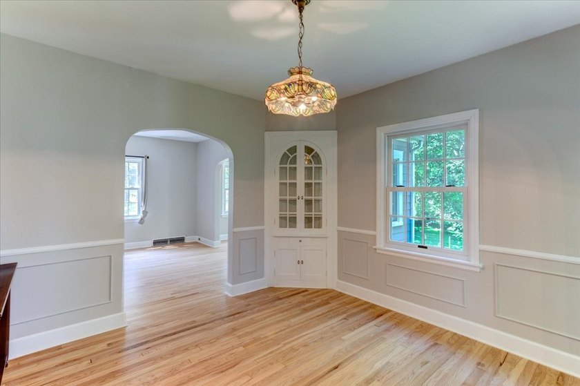 Grand Two-Story Home in Desirable Oakwood Heights! Welcome home - photo 12