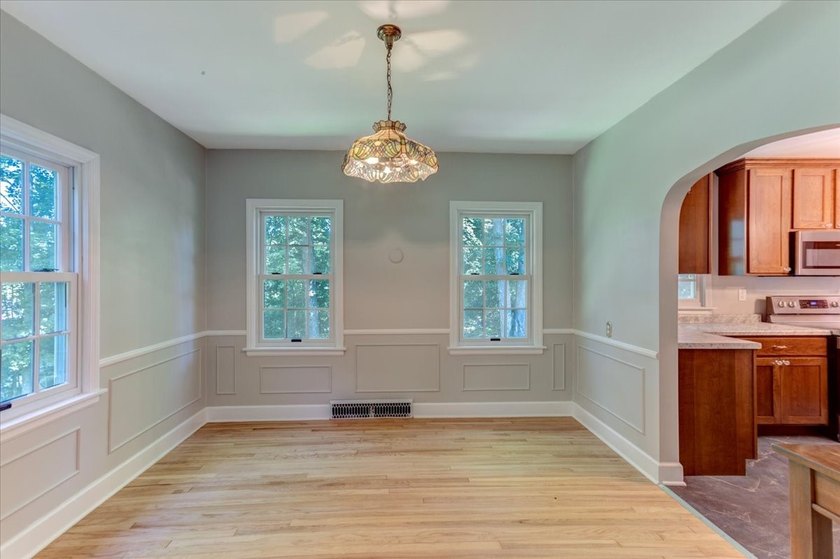 Grand Two-Story Home in Desirable Oakwood Heights! Welcome home - photo 13