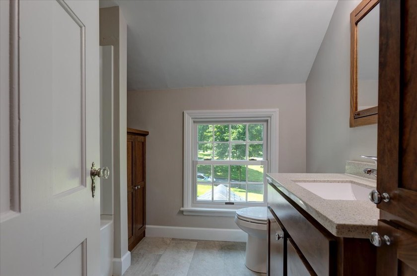 Grand Two-Story Home in Desirable Oakwood Heights! Welcome home - photo 18