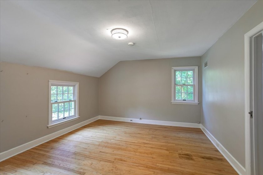 Grand Two-Story Home in Desirable Oakwood Heights! Welcome home - photo 22