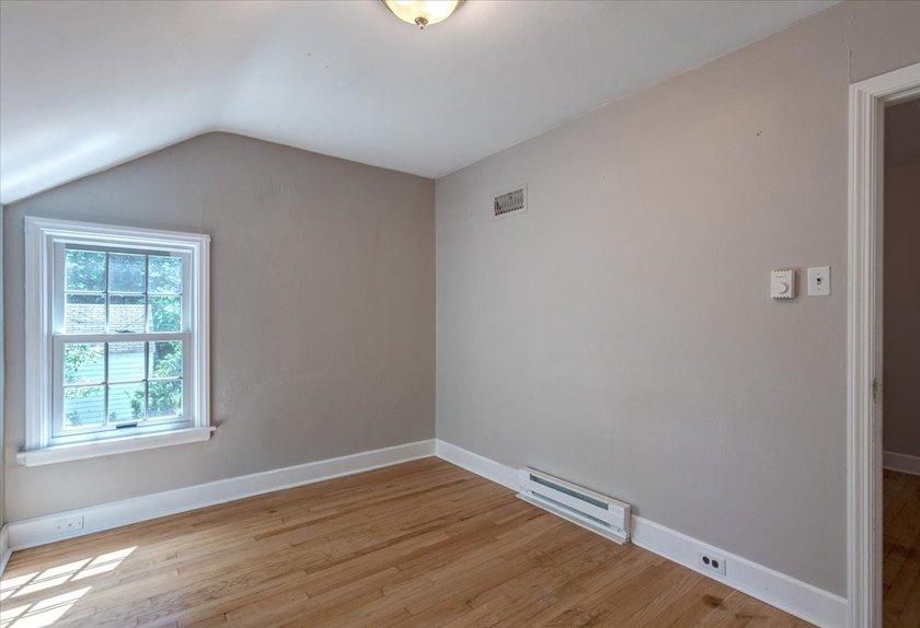 Grand Two-Story Home in Desirable Oakwood Heights! Welcome home - photo 28