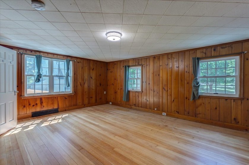 Grand Two-Story Home in Desirable Oakwood Heights! Welcome home - photo 29
