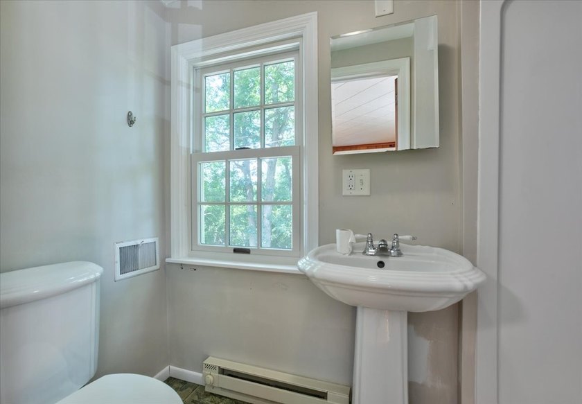 Grand Two-Story Home in Desirable Oakwood Heights! Welcome home - photo 32