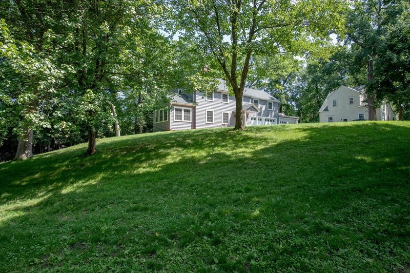 Grand Two-Story Home in Desirable Oakwood Heights! Welcome home - photo 45