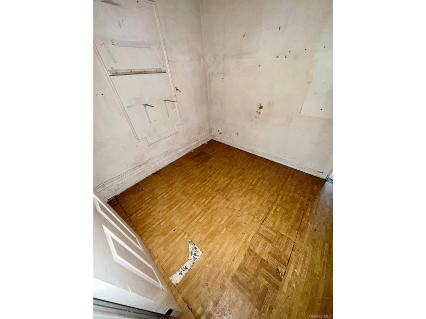 Excellent investment opportunity! Legal triplex featuring three - photo 6