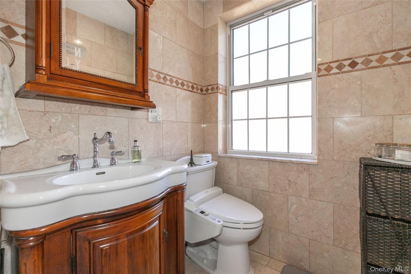 Welcome to this elegant, move in ready, 2-bedroom, 1-bathroom - photo 11