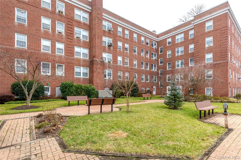 Welcome to this elegant, move in ready, 2-bedroom, 1-bathroom - photo 13