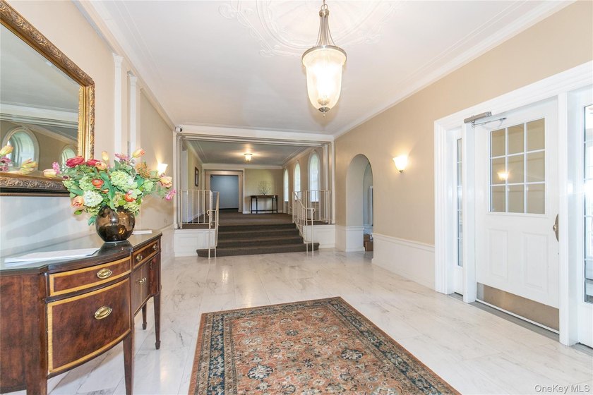 Welcome to this elegant, move in ready, 2-bedroom, 1-bathroom - photo 14