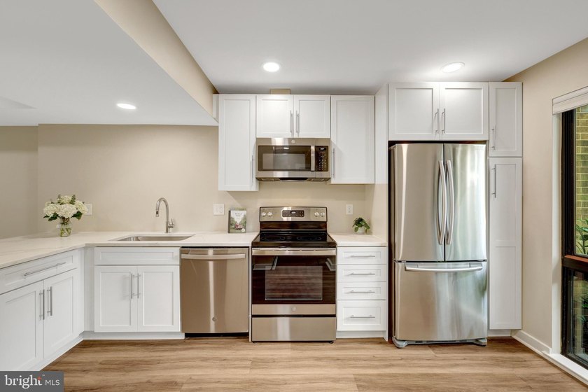 THE PERFECT CONDO/TOWNHOME - OPEN SATURDAY, 7/18 AND SUNDAY - photo 5