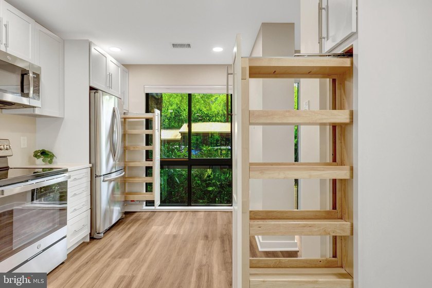 THE PERFECT CONDO/TOWNHOME - OPEN SATURDAY, 7/18 AND SUNDAY - photo 8